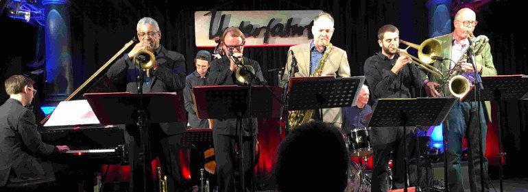 (L-R) Sam Hylton (piano), Claus Reichstaller (trumpet), Nils Kugelmann (bass), Rich Laughlin (trumpet), Claus Koch (tenorsax), Michael Keul (drums), Matthias Zeindlhofer (trombone), Michael Lutzeier (baritonsax) Photo: Ronald Bunn