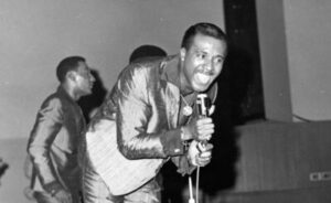 Levi Stubbs od the four tops performing on stage