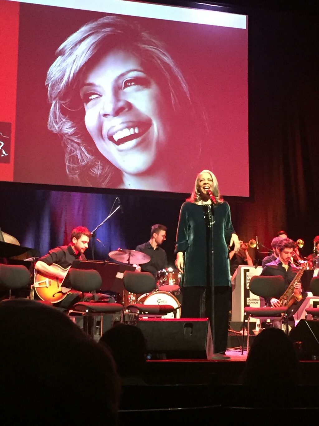 Patti Austin on stage with the Jazz Institut Hochschule für Musik und Theater München Big Band. Photo by Iris Hubner-Benninghoff.