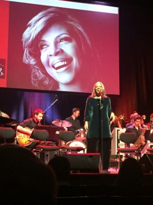 Patti Austin on stage with the Jazz Institut Hochschule für Musik und Theater München Big Band. Photo by Iris Hubner-Benninghoff.