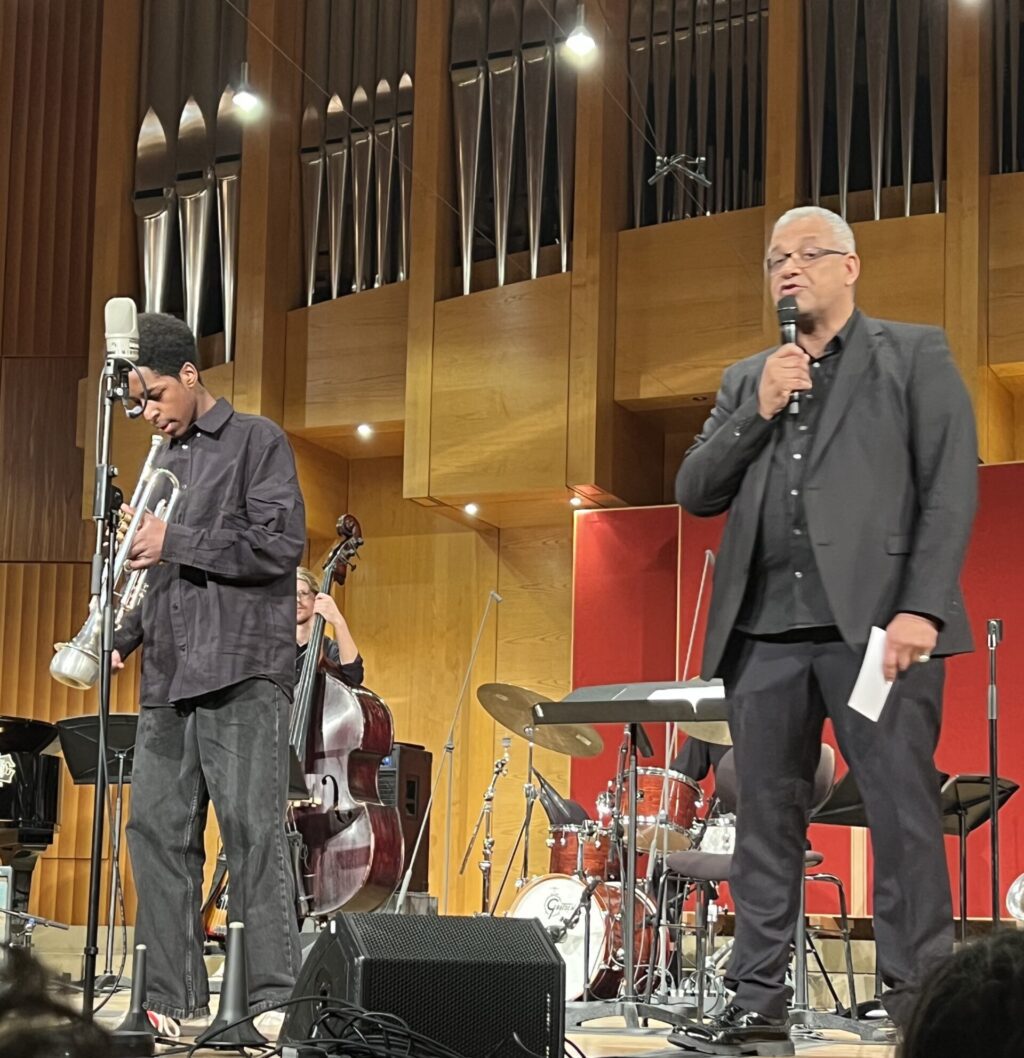 Abenezer Ackermann (L) Professor Claus Reichstaller