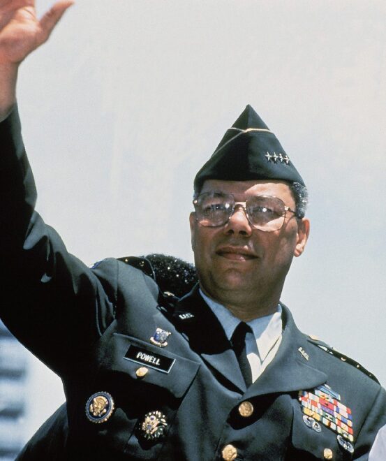 🪖 Colin Powell: From Harlem to the Highest Ranks of the U.S. Military